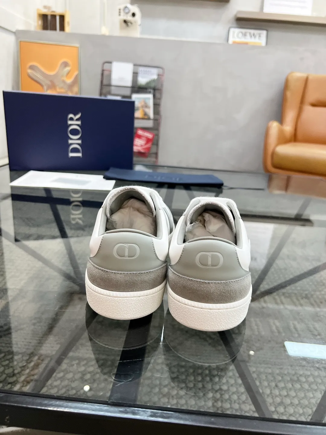 Men's Men's Shoes 💰400【New Style】🍿🍿𝐃𝐢𝐨* — Dior. Dior's new casual sneakers define your fashionable pace. They boldly use innovative technological fabrics to create a futuristic silhouette. The light and breathable mesh material, combined with the unique texture coating process, presents a refreshing visual effect, as if it is a fashion item from the future world. Whether paired with casual outfits or mixed with formal looks, the Dio* D-Sketch sneakers are effortless and add a touch of futuristic style to your overall look. From the streets to the catwalk, it is your indispensable fashion tool. The upper is made of high-tech mesh material, which is light and breathable and fits your feet like a second skin, keeping you dry and comfortable even in the hot summer. The delicate mesh structure gives the shoes a unique visual effect and displays a futuristic aesthetic. Code number: 39-44 (38, 45 customized)